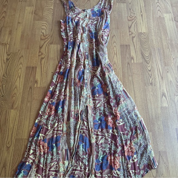 Spell Bound Floral Maxi Dress made in Dubai, United Arab Emirates (size L) - Picture 2 of 7